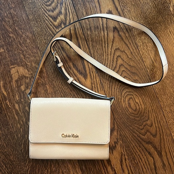 Calvin Klein Crossbody - Picture 1 of 4